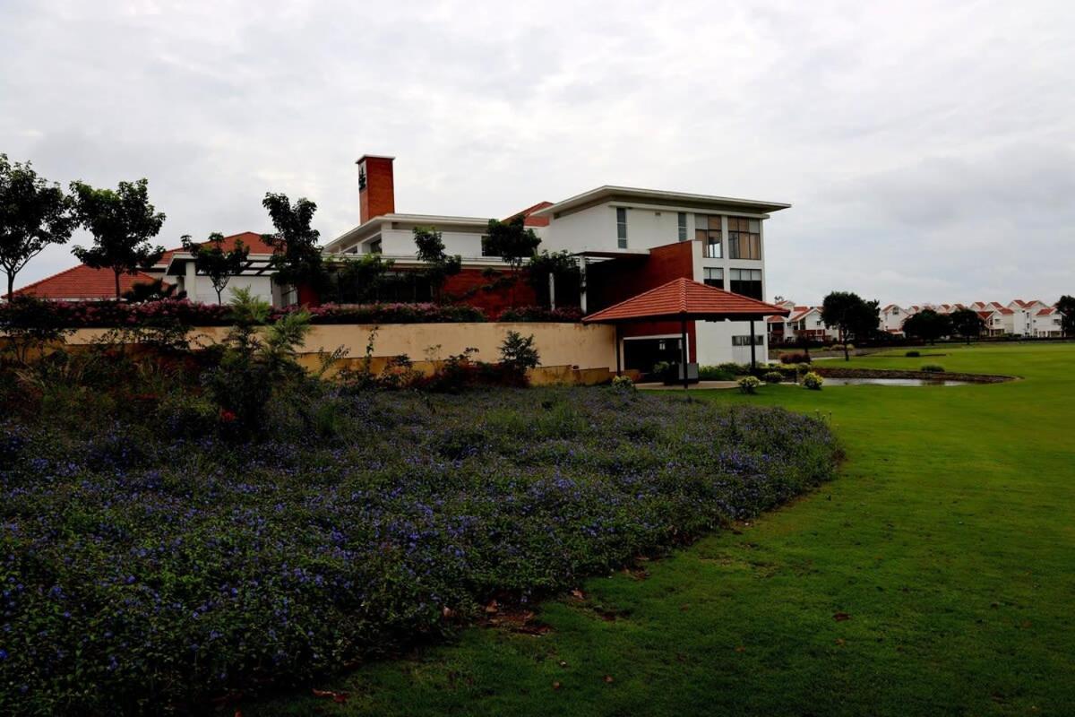 Welcome To Serenity-Luxury Villa At Prestige Augusta Golf Village バンガロール エクステリア 写真