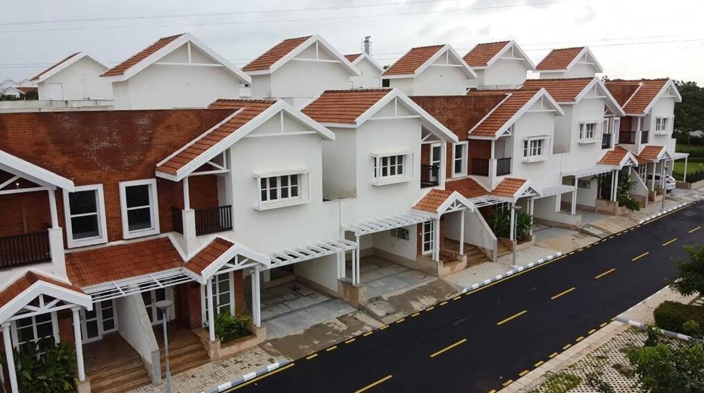 Welcome To Serenity-Luxury Villa At Prestige Augusta Golf Village バンガロール エクステリア 写真
