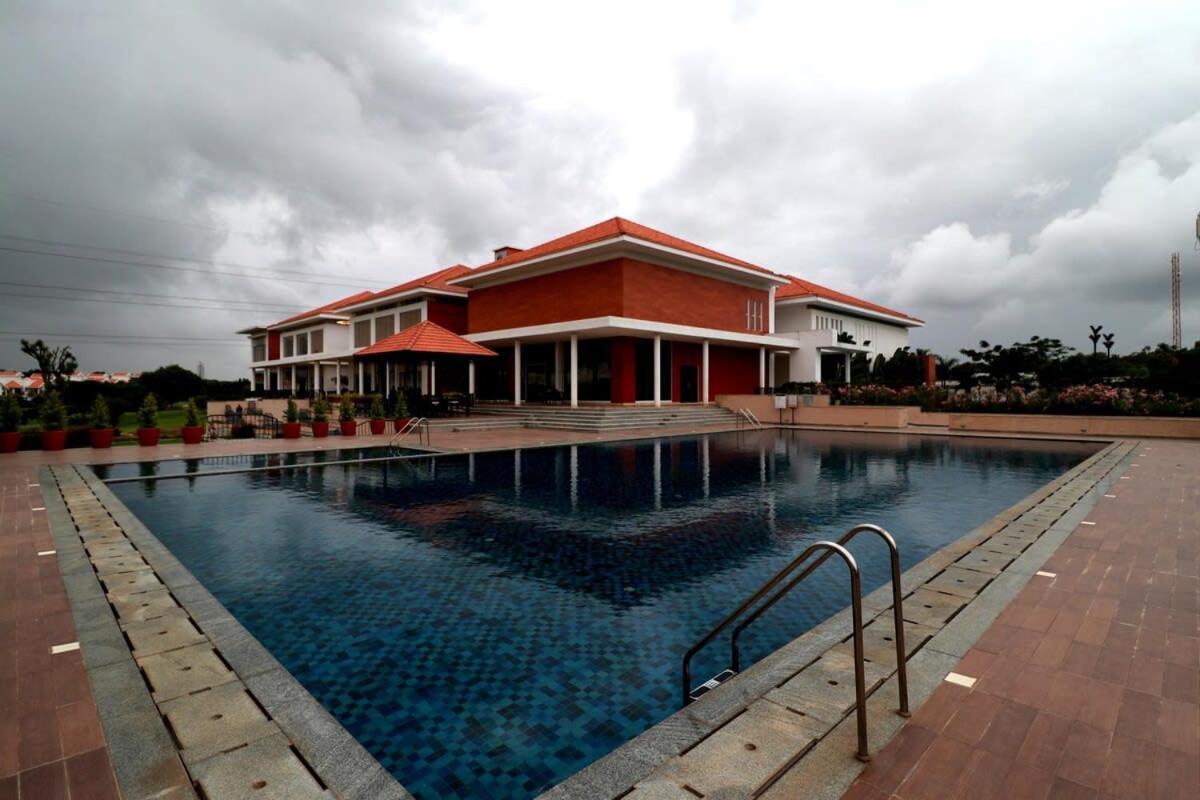 Welcome To Serenity-Luxury Villa At Prestige Augusta Golf Village バンガロール エクステリア 写真