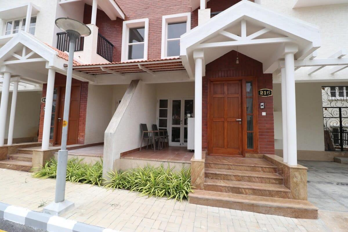 Welcome To Serenity-Luxury Villa At Prestige Augusta Golf Village バンガロール エクステリア 写真